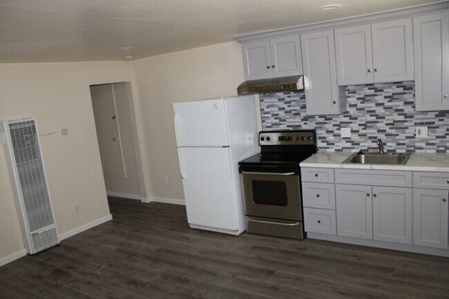 527 Vaqueros Ave in Rodeo, CA - Building Photo - Building Photo