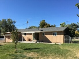 1182 S 10th St E in Mountain Home, ID - Building Photo