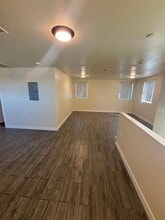 407 E 70th St in Los Angeles, CA - Foto de edificio - Building Photo