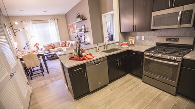 Grove Crossing in Bloomfield, NJ - Building Photo - Building Photo