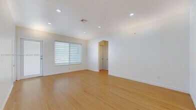 3770 SW 1st St in Coral Gables, FL - Foto de edificio - Building Photo