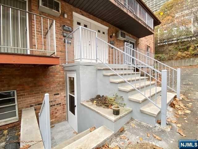 12 Burdette Ct in Edgewater, NJ - Building Photo