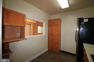 12205 Academy Way-Unit -191 in Rockville, MD - Foto de edificio - Building Photo