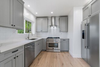 2409 Yorkshire Dr in Los Angeles, CA - Building Photo - Building Photo