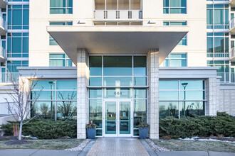 444 Riverfront Plz in Omaha, NE - Foto de edificio - Building Photo