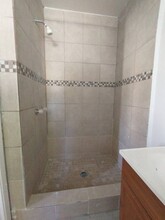 106 S Sunol Dr, Unit #0.5 in Los Angeles, CA - Foto de edificio - Building Photo