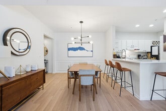 955 Juniper St NE, Unit 3219 in Atlanta, GA - Foto de edificio - Building Photo