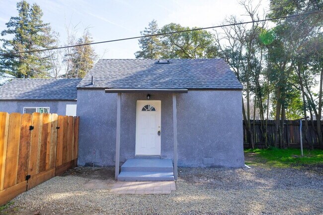 24 W 26th St in Merced, CA - Building Photo - Building Photo