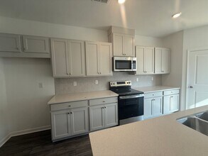 6204 Kenbrook Dr in Tucker, GA - Foto de edificio - Building Photo