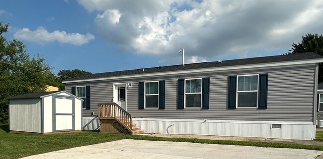 76 E U.S. Hwy 6 in Valparaiso, IN - Building Photo - Building Photo