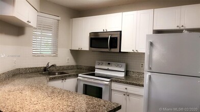 18326 NW 68th Ave-Unit -D in Hialeah, FL - Building Photo - Building Photo