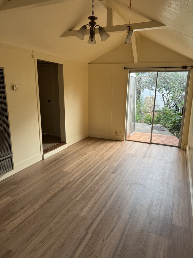 421 8th St, Unit Rustic Cottage in Petaluma, CA - Foto de edificio - Building Photo