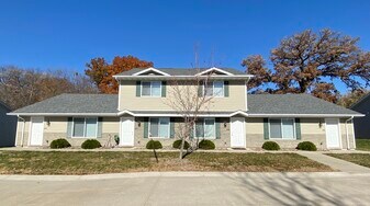 1720 W Jester Park Dr, Unit 1720 W Jester Park Drive in Polk City, IA - Building Photo