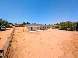 10784 Lincoln Ave in Hesperia, CA - Building Photo