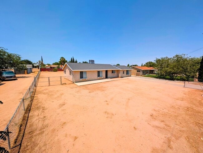 10784 Lincoln Ave