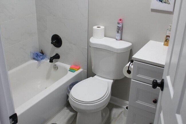 6000 67th Pl in East Riverdale, MD - Foto de edificio - Building Photo