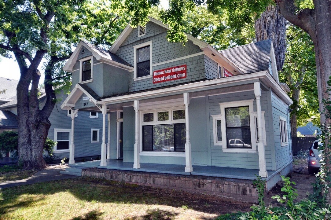 847 Rio Chico Way in Chico, CA - Building Photo