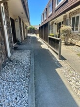 14205-14211 Doolittle Dr in San Leandro, CA - Building Photo - Building Photo