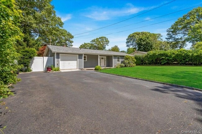 61 Brookhaven Dr in Rocky Point, NY - Building Photo - Building Photo