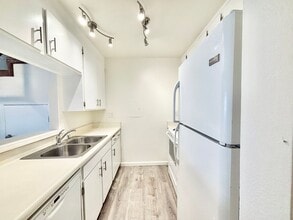250 E Surfside Dr in Port Hueneme, CA - Building Photo - Building Photo