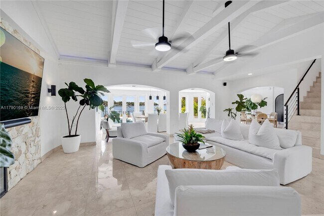 2 S Hibiscus Dr in Miami Beach, FL - Building Photo - Building Photo