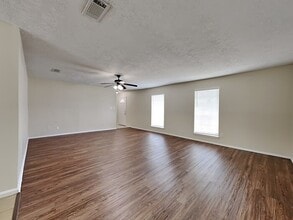 14114 Fleur De Lis Blvd, Unit 2 Bedroom + Den (The Victoria) 0346 in Cypress, TX - Foto de edificio - Building Photo