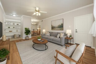 2255 Braeswood Park Dr, Unit 105 in Houston, TX - Building Photo