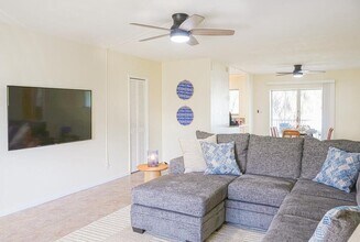 231 Bamboo Rd in West Palm Beach, FL - Building Photo - Building Photo