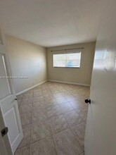 4050 NE 12th Ter, Unit 30-1 in Oakland Park, FL - Foto de edificio - Building Photo