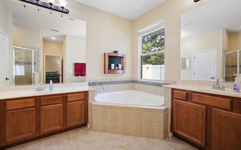 105 E Blue Water Edge Dr in Eustis, FL - Building Photo - Building Photo