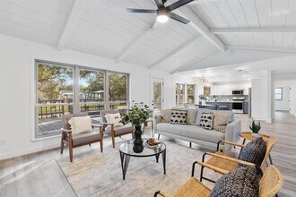 1701 Deep Wood Dr in Round Rock, TX - Building Photo - Building Photo
