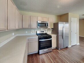 17238 S Summit Canyon Dr in Houston, TX - Building Photo - Building Photo