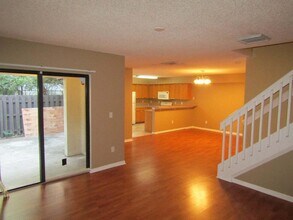 2212 White Pine Cir in Greenacres, FL - Foto de edificio - Building Photo