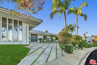 2177 Summitridge Dr in Beverly Hills, CA - Building Photo - Building Photo
