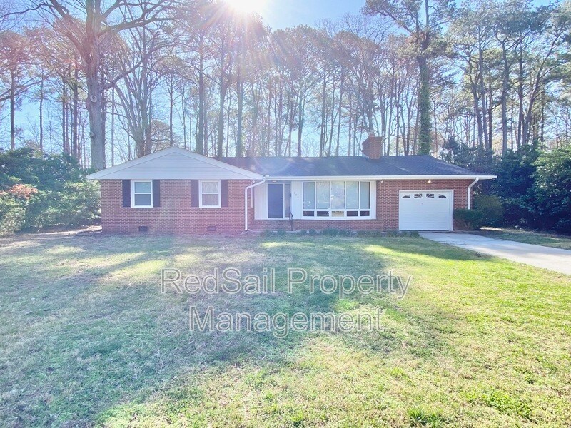 206 Mistletoe Dr in Newport News, VA - Building Photo