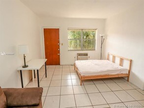 1250 S Alhambra Cir-Unit -12-A in Coral Gables, FL - Building Photo - Building Photo