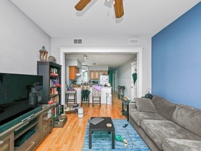 2316 W Superior St in Chicago, IL - Building Photo - Interior Photo