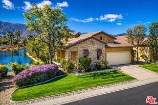 37 Shoreline Dr in Rancho Mirage, CA - Building Photo