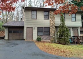 8 Azalea Rd in Asheville, NC - Building Photo