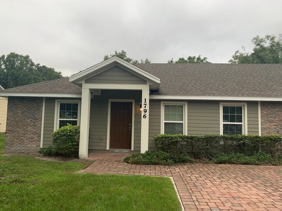 1796 Eastern Ave in St. Cloud, FL - Building Photo