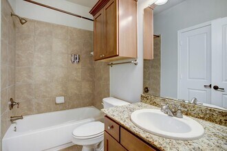 1046 W 23rd St in Houston, TX - Foto de edificio - Building Photo