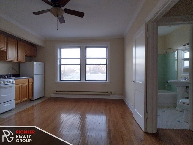 4542 N Damen Ave, Unit #4546-413 in Chicago, IL - Foto de edificio - Building Photo