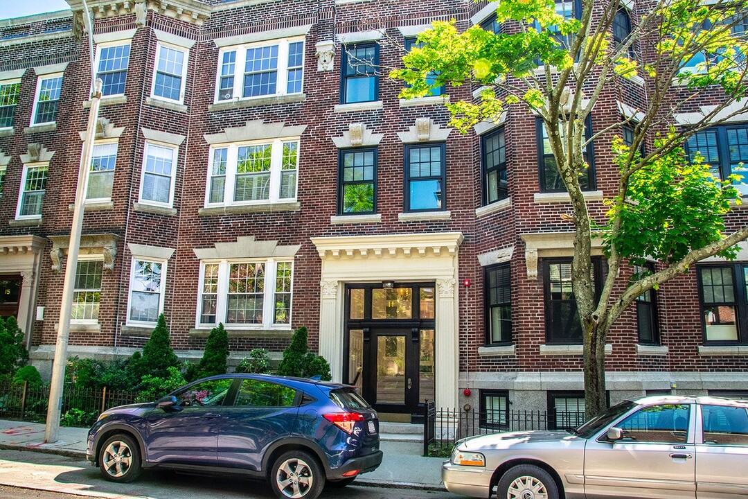 11 Alton Pl, Unit 2 in Brookline, MA - Foto de edificio