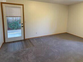 2262 NE 162nd Ave in Portland, OR - Building Photo - Building Photo