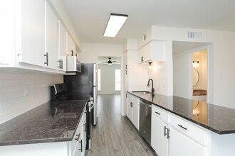 5800 Lumberdale Rd in Houston, TX - Building Photo - Building Photo