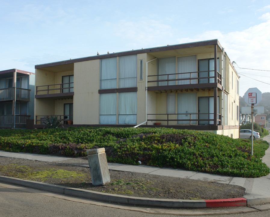 2125 Montecito Ave in Pacifica, CA - Building Photo