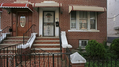 699 Logan St in Brooklyn, NY - Building Photo - Building Photo