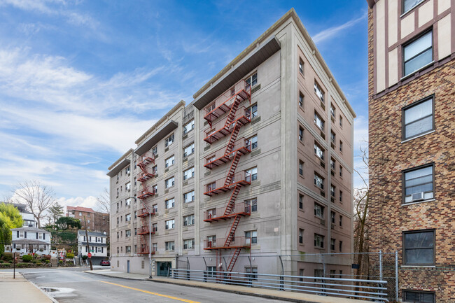 Parkcrest East in Yonkers, NY - Building Photo - Building Photo