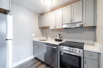 Reservoir Court in Brookline, MA - Foto de edificio - Interior Photo
