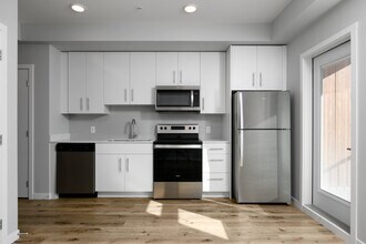 2160 Mayer Rd in Kelowna, BC - Building Photo - Building Photo